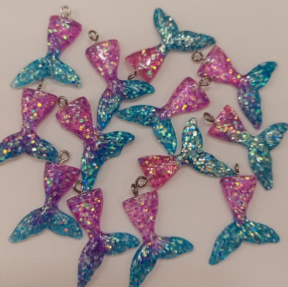 ALL Jewelry Making Supplies, mermaids,shells, mermaid hearts, 49 pcs. - Picture 6 of 9